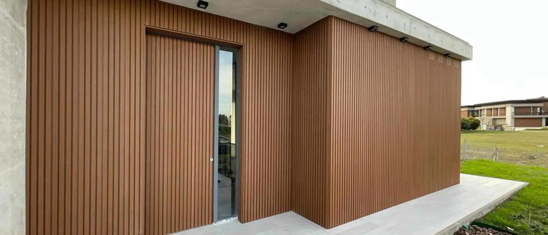 2 Paneles WPC Exterior de la Mejor Calidad y precio. Revestimiento Wall Panel WPC Decorativos para Exteriores Similares a los de Homecenter-Robrera-WallPanel-WPC Compress